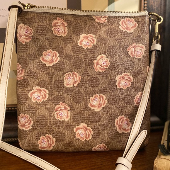 Rare Coach Rose Canvas Crossbody, Adjustable Strap, Interior/Exterior Pockets - Picture 2 of 8